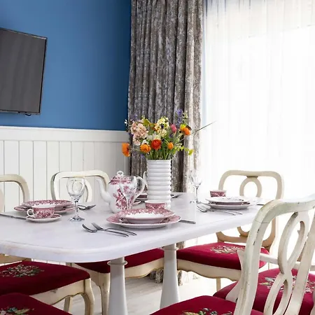 Summer Breeze House, By Cohost Palanga