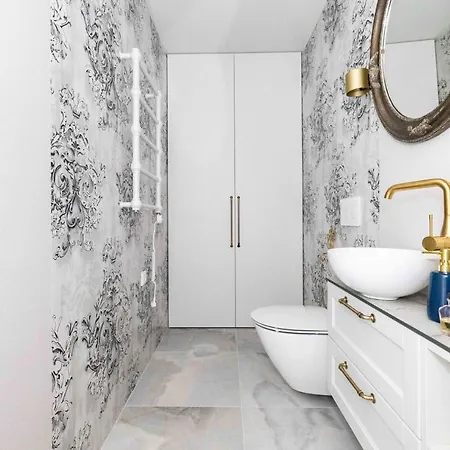 Summer Breeze House, By Cohost Palanga