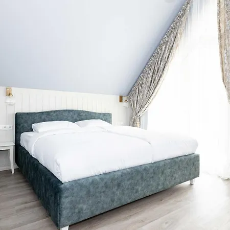 Summer Breeze House, By Cohost * Palanga