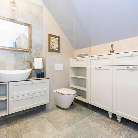 Summer Breeze House, By Cohost Palanga