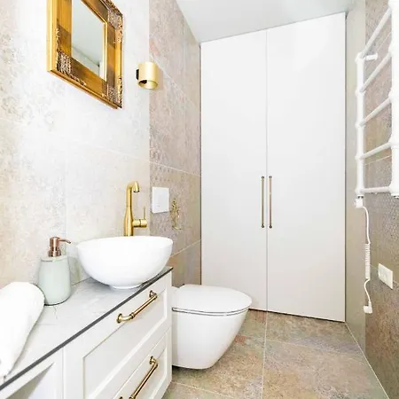 Summer Breeze House, By Cohost Palanga