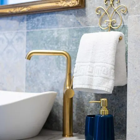 Summer Breeze House, By Cohost * Palanga