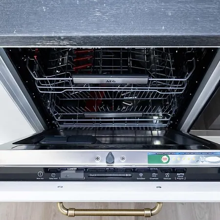 Summer Breeze House, By Cohost * פלאנגה