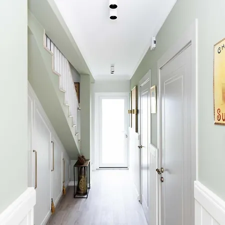 Summer Breeze House, By Cohost Palanga