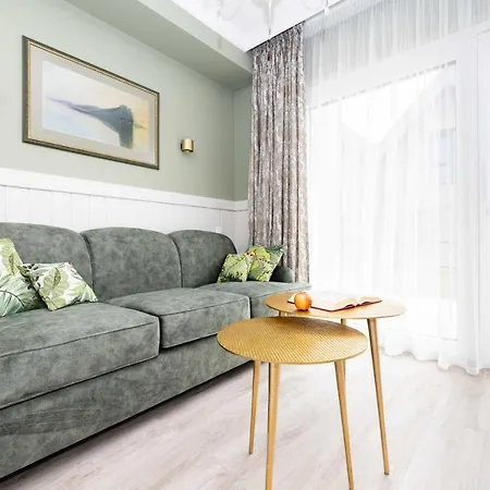 Summer Breeze House, By Cohost Apartment