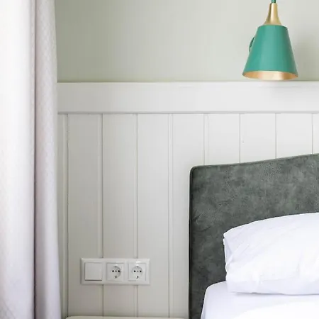 Summer Breeze House, By Cohost Apartment