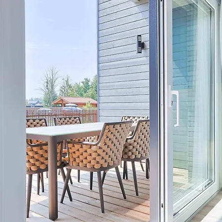 Apartment Summer Breeze House, By Cohost