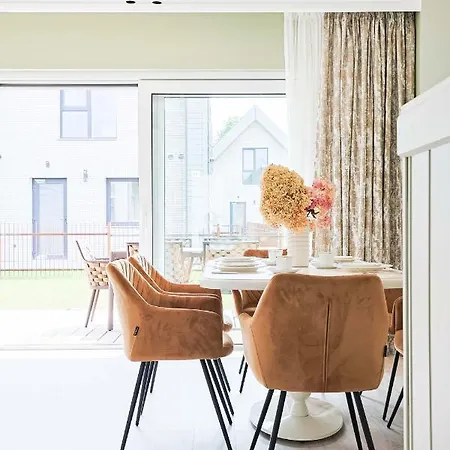 Apartment Summer Breeze House, By Cohost