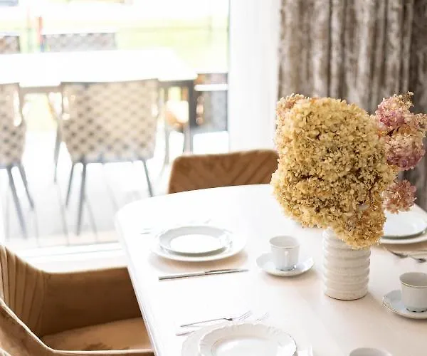 Summer Breeze House, By Cohost פלאנגה