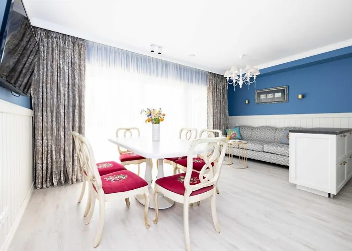 Summer Breeze House, By Cohost * פלאנגה