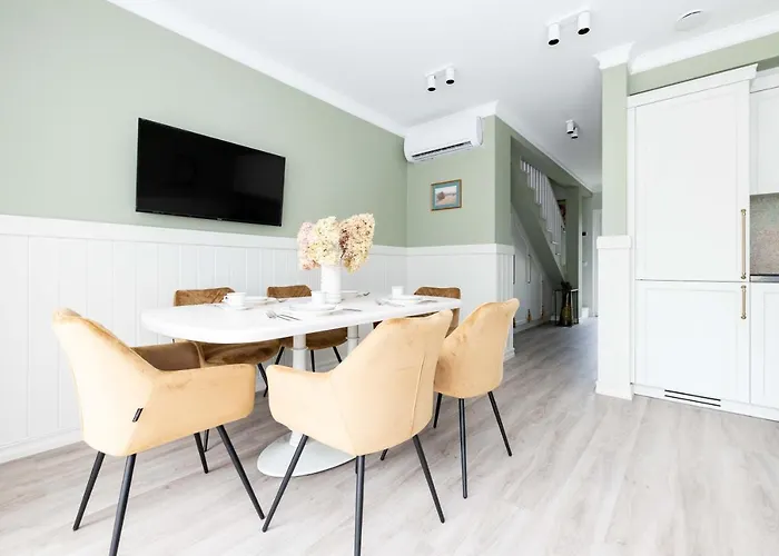 Summer Breeze House, By Cohost