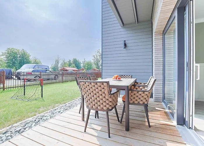 Summer Breeze House, By Cohost *